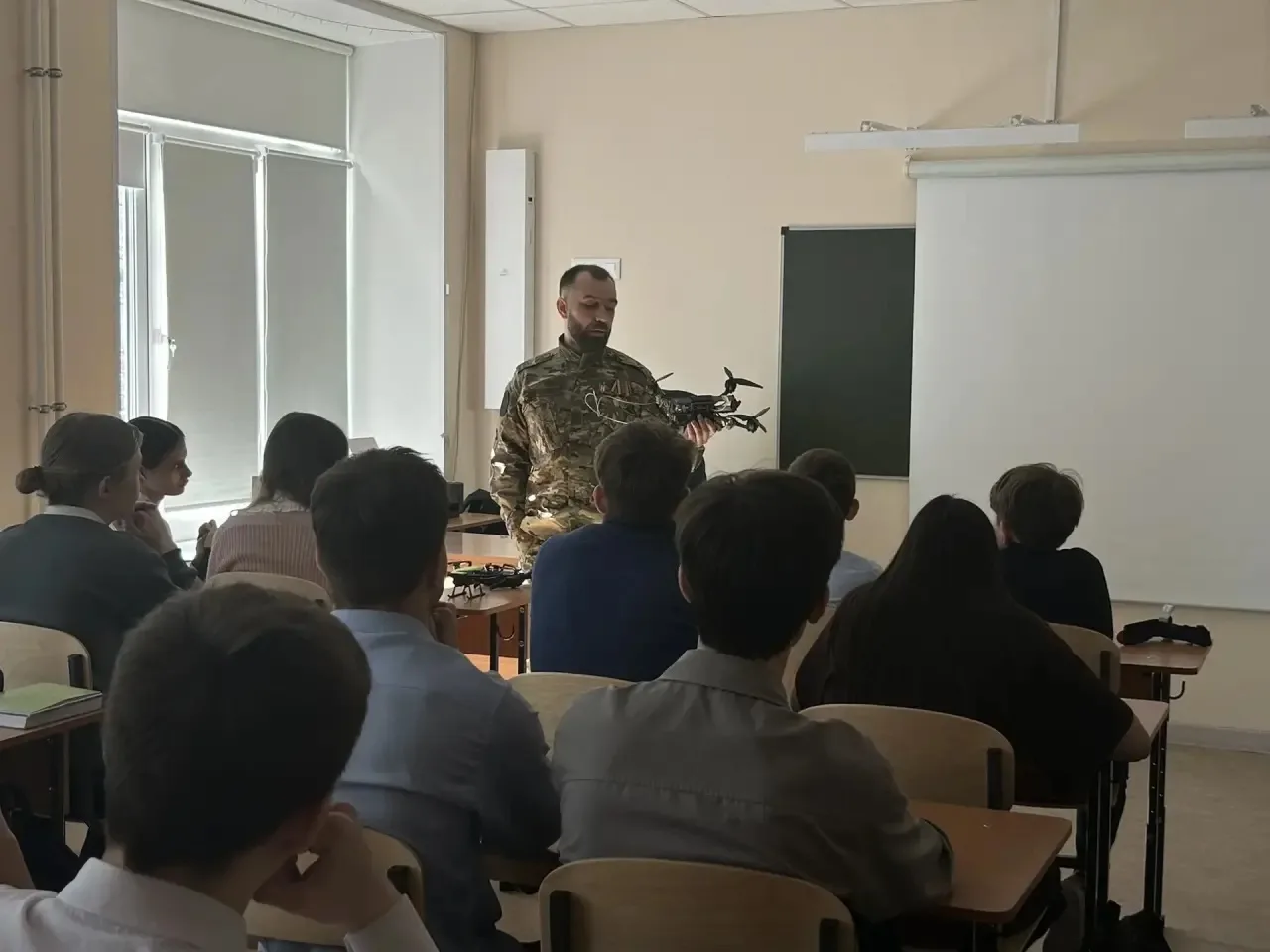 Будущее в небе: юнармейцы осваивают технологии БПЛА.