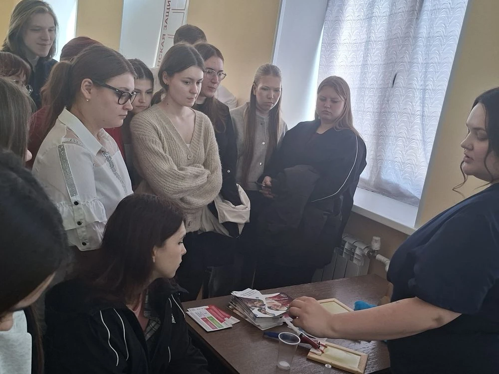 Будущие медики в деле: лицеисты посетили Поликлинику №15.