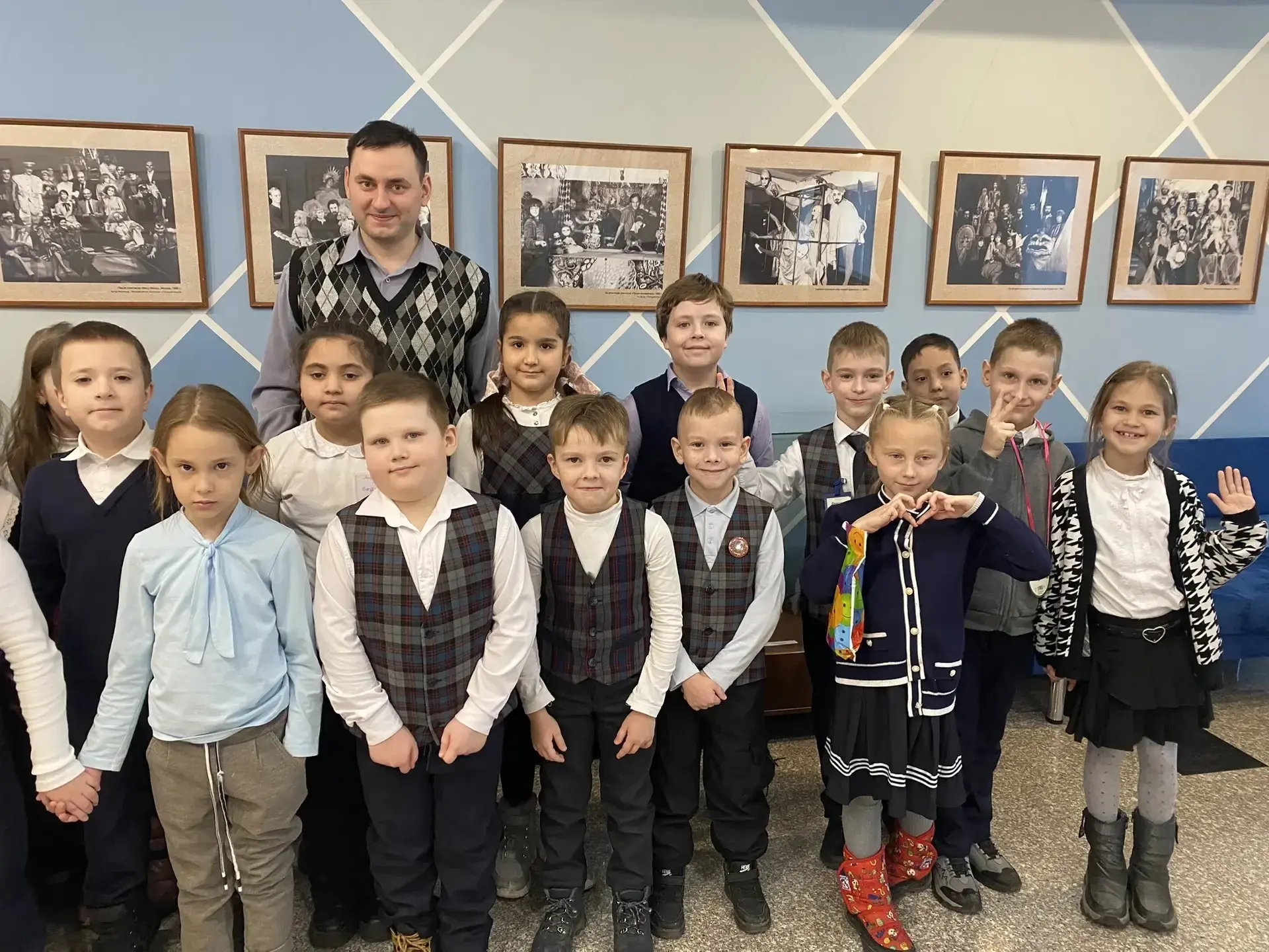 1а класс в волшебном мире театра &amp;quot;Арлекин&amp;quot;.