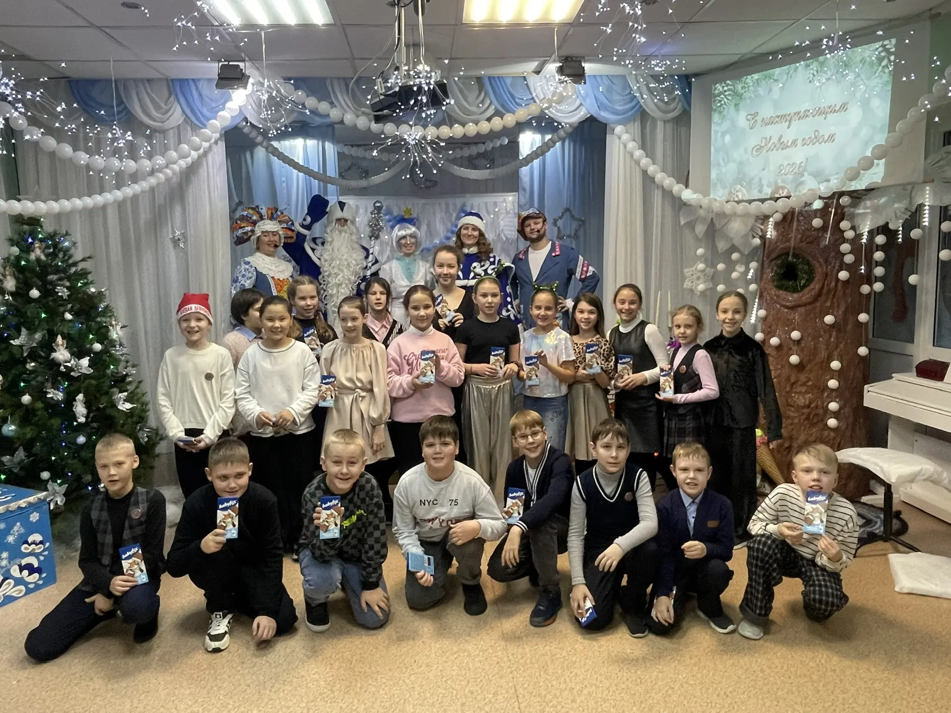 Новогоднее представление «Операция «Бусы для Снежной королевы».
