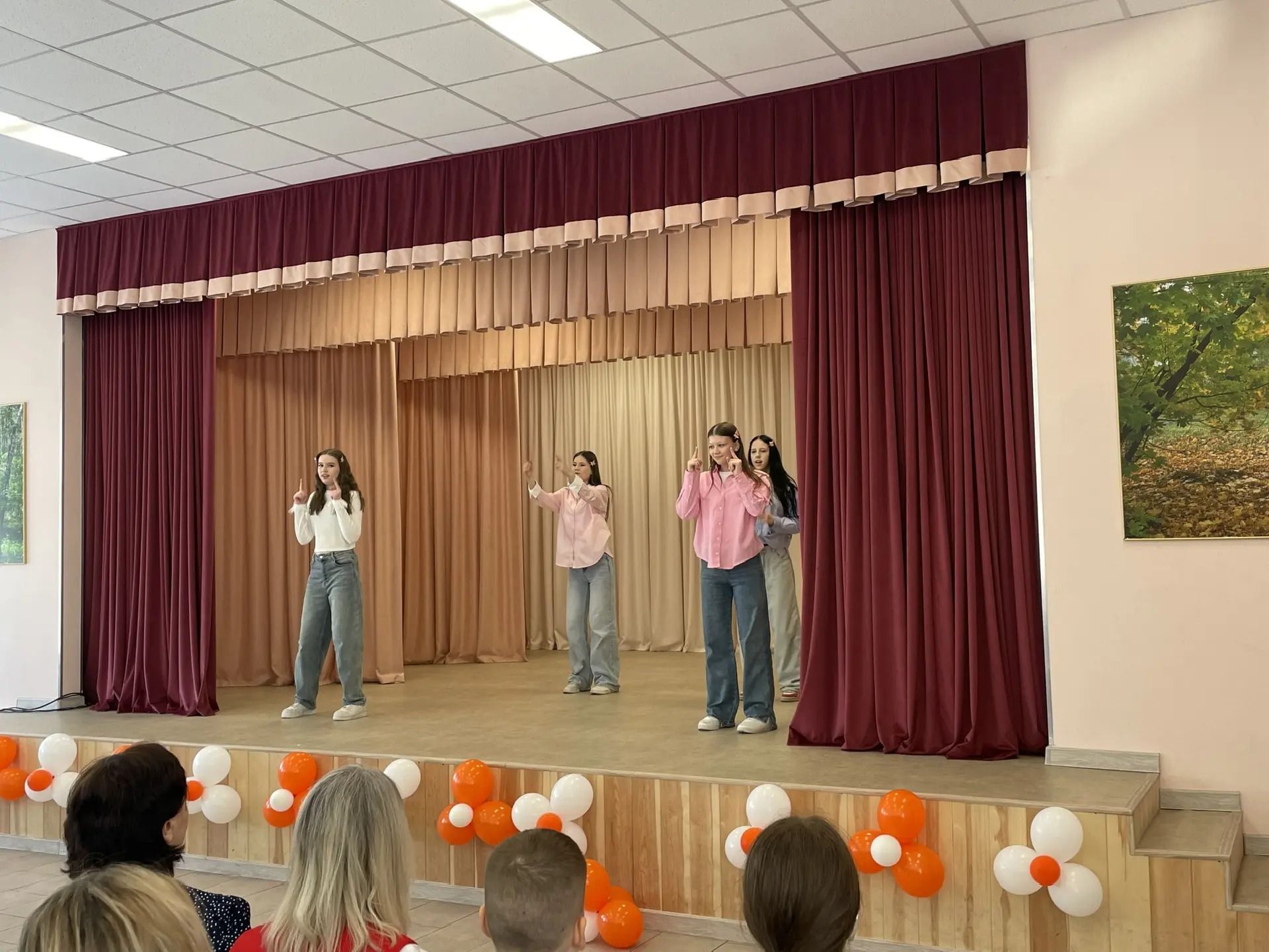 Праздничный концерт к 8 марта.