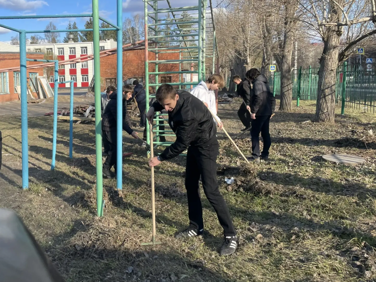 Весенний субботник.